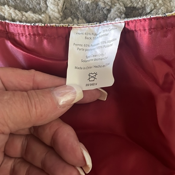 Lined Table Runner- Christmas Red Truck - Picture 2 of 3